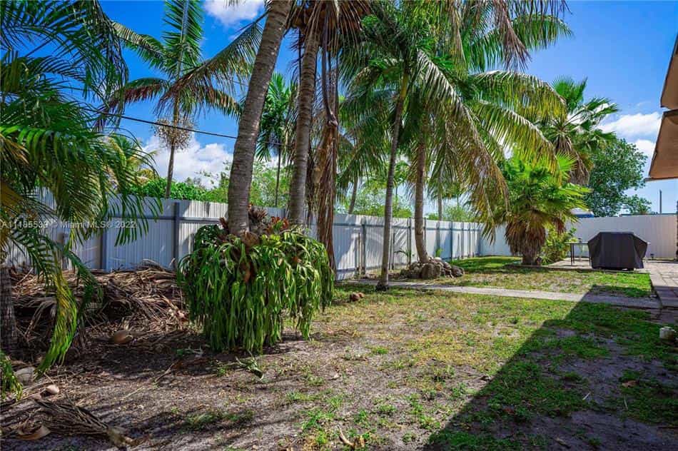 Eigentumswohnung im North Miami, Florida 10182125