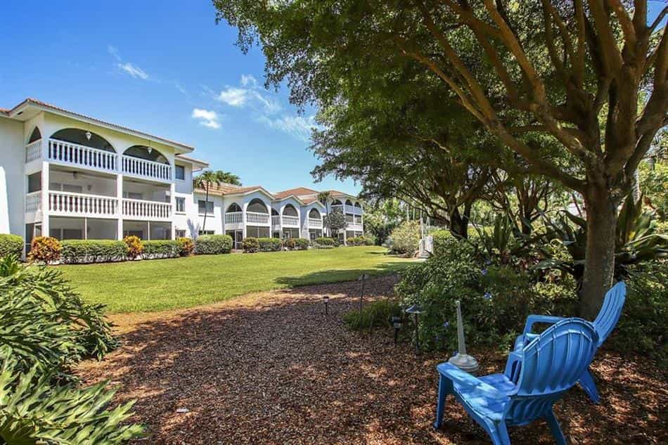 Condominium in Sanibel, Florida 10182164
