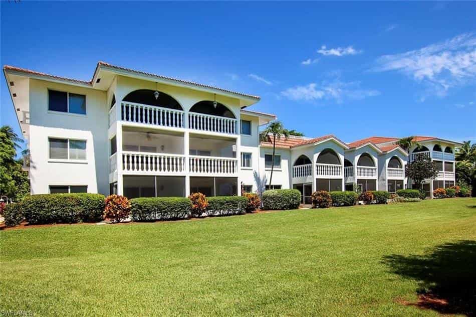 Condominium in Sanibel, Florida 10182165