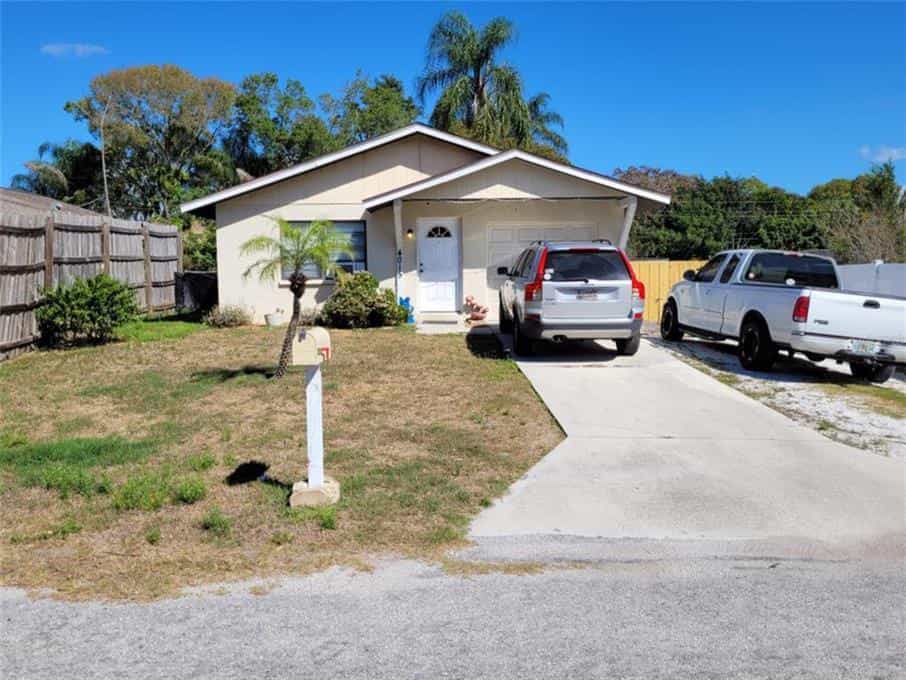 House in Sunnyland, Florida 10182179
