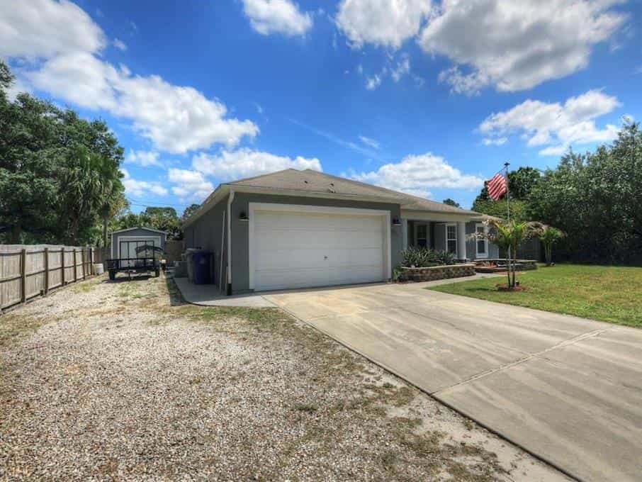 Hus i Vero Lake Estates, Florida 10182262