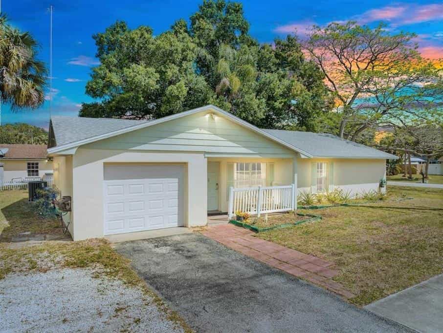 House in Vero Beach South, Florida 10182281