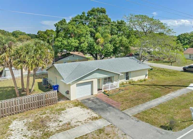 House in Vero Beach, Florida 10182281