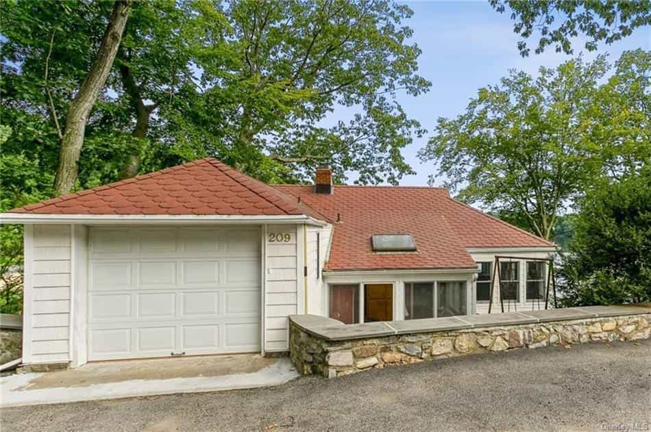 House in Mahopac, New York 10182342