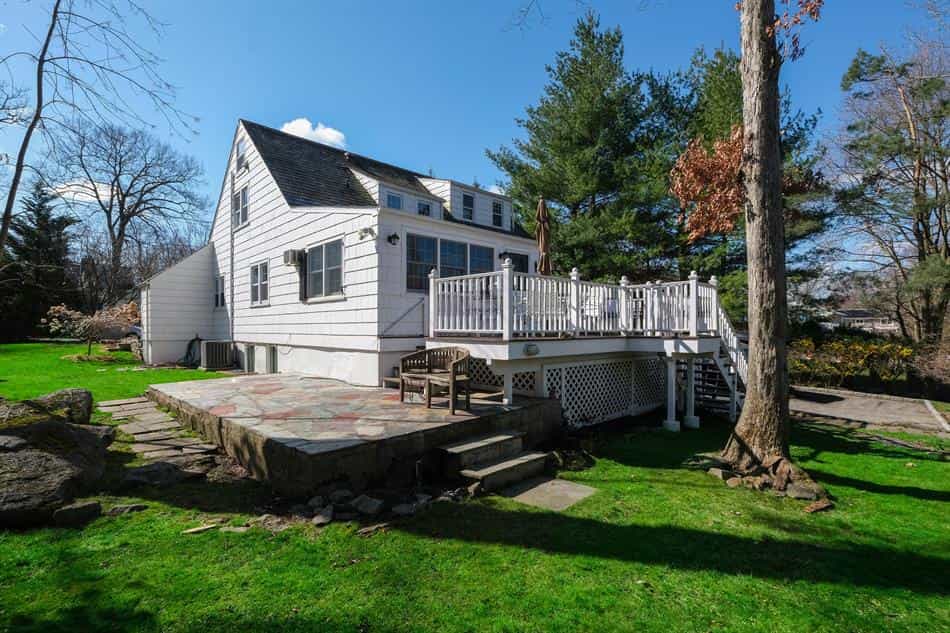 House in New Rochelle, New York 10182374