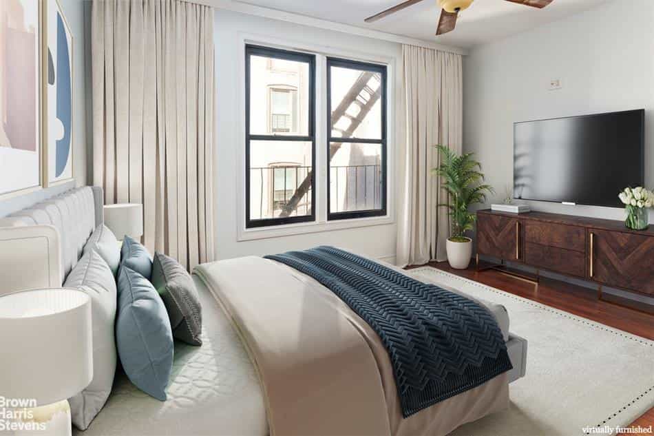 Condominium in New York, New York 10182650