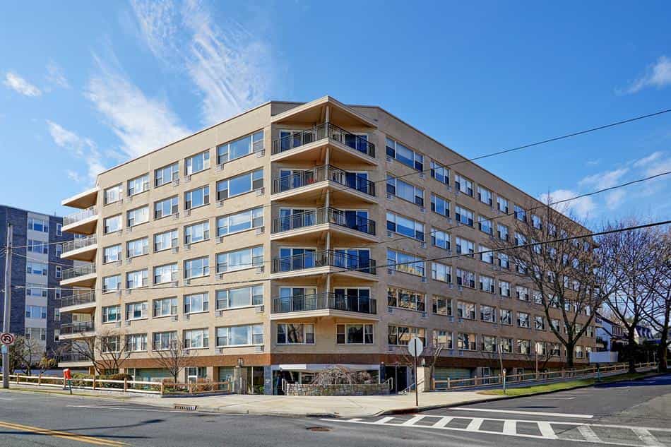 Condominium in White Plains, New York 10182673