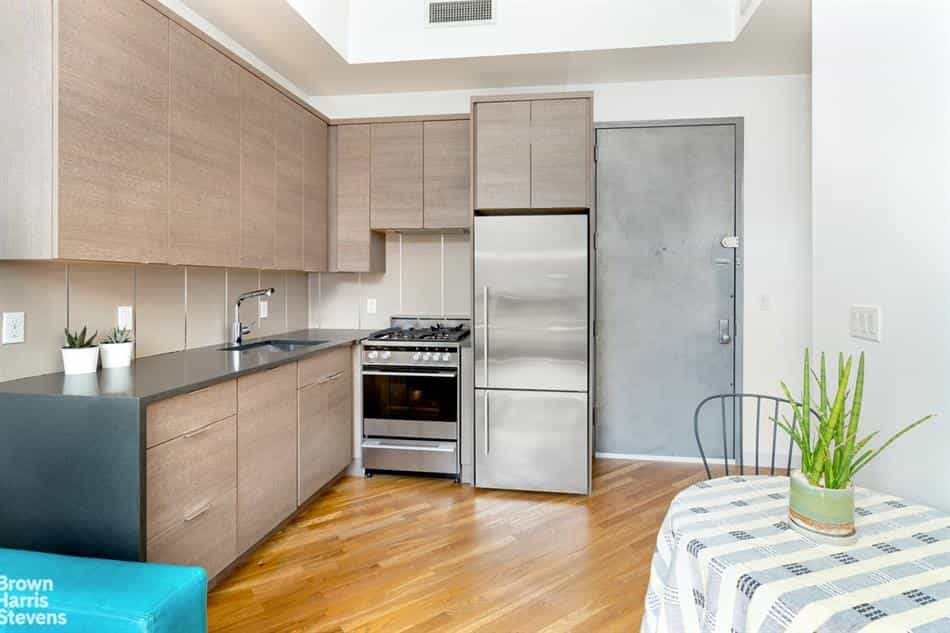 Condominium in New York, New York 10182710