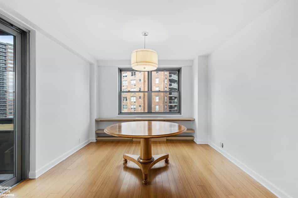 Condominium in Brooklyn Manor, New York 10182839