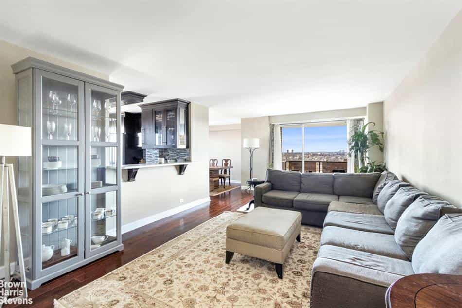 Condominium in Brooklyn Manor, New York 10182840