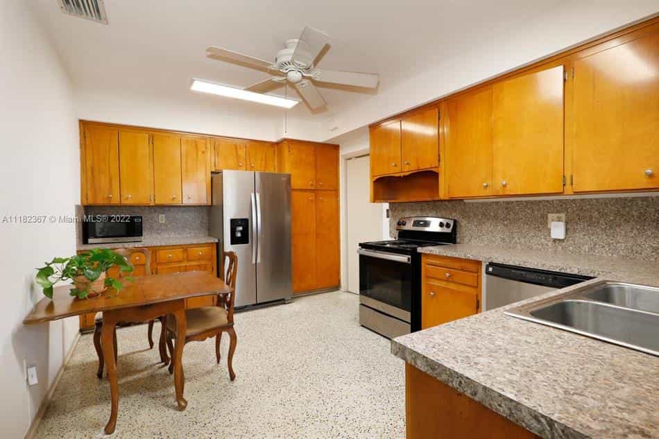 Condominium in Coral Gables, Florida 10182906