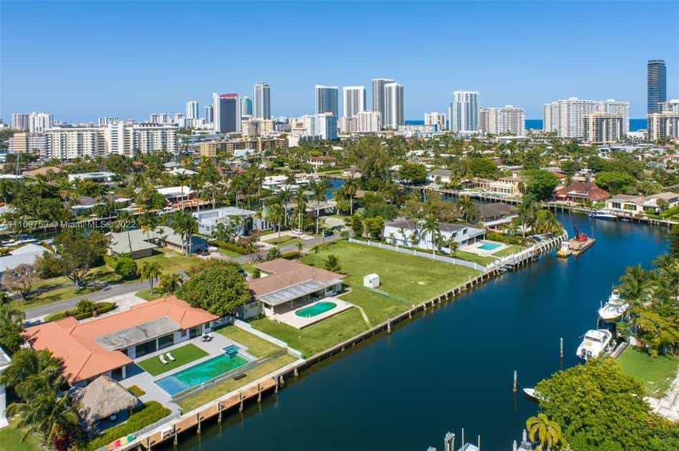 Condominium in Hallandale Beach, Florida 10182913