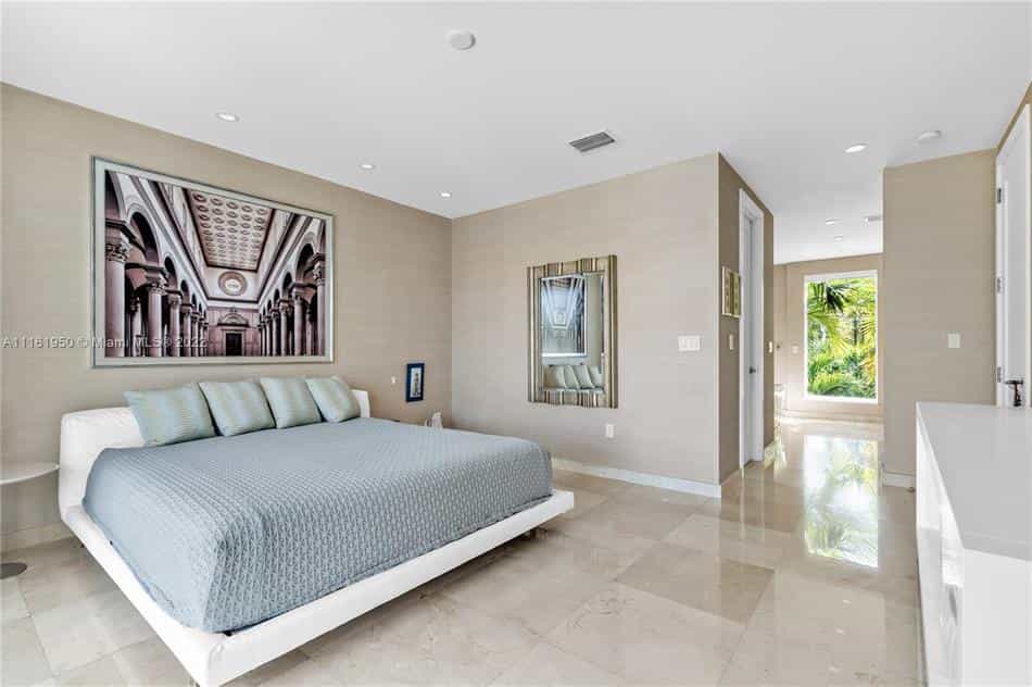 Condominium in Key Biscayne, Florida 10182922