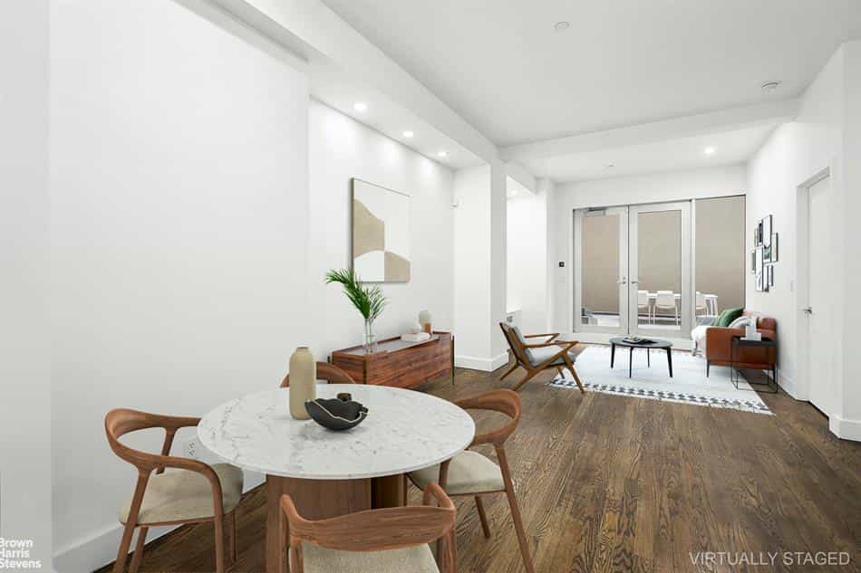 Condominium in New York, New York 10183027