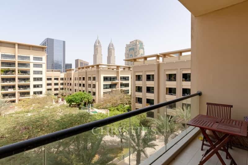 Condominium in Dubai, Dubai 10183427
