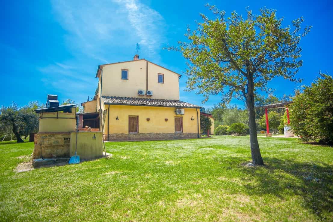 House in Parlascio, Tuscany 10185202