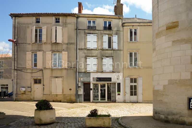 House in Sauze-Vaussais, Nouvelle-Aquitaine 10190942