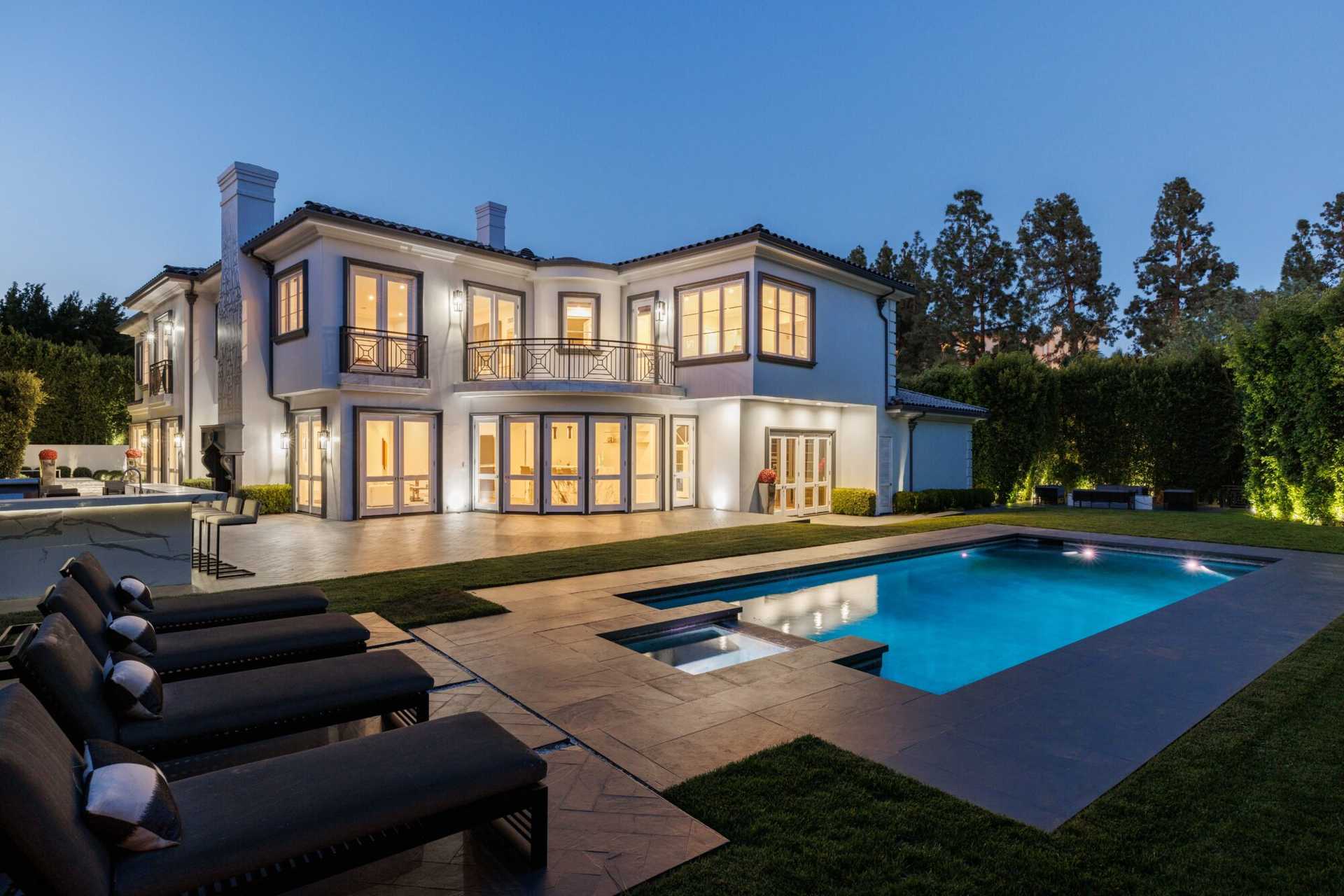 Residential in Beverly Hills, California 10191540