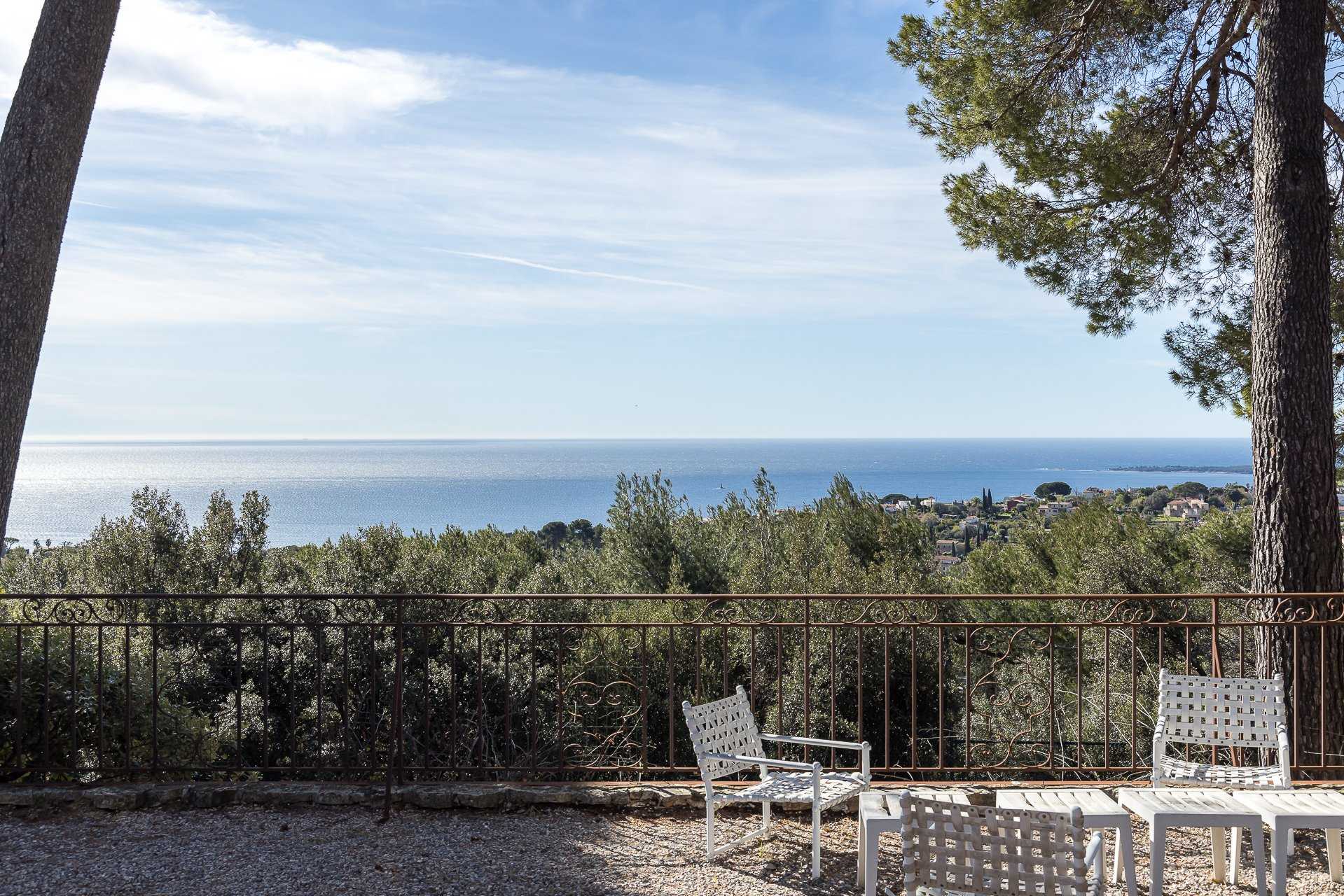 House in Vallauris, Provence-Alpes-Cote d'Azur 10192015