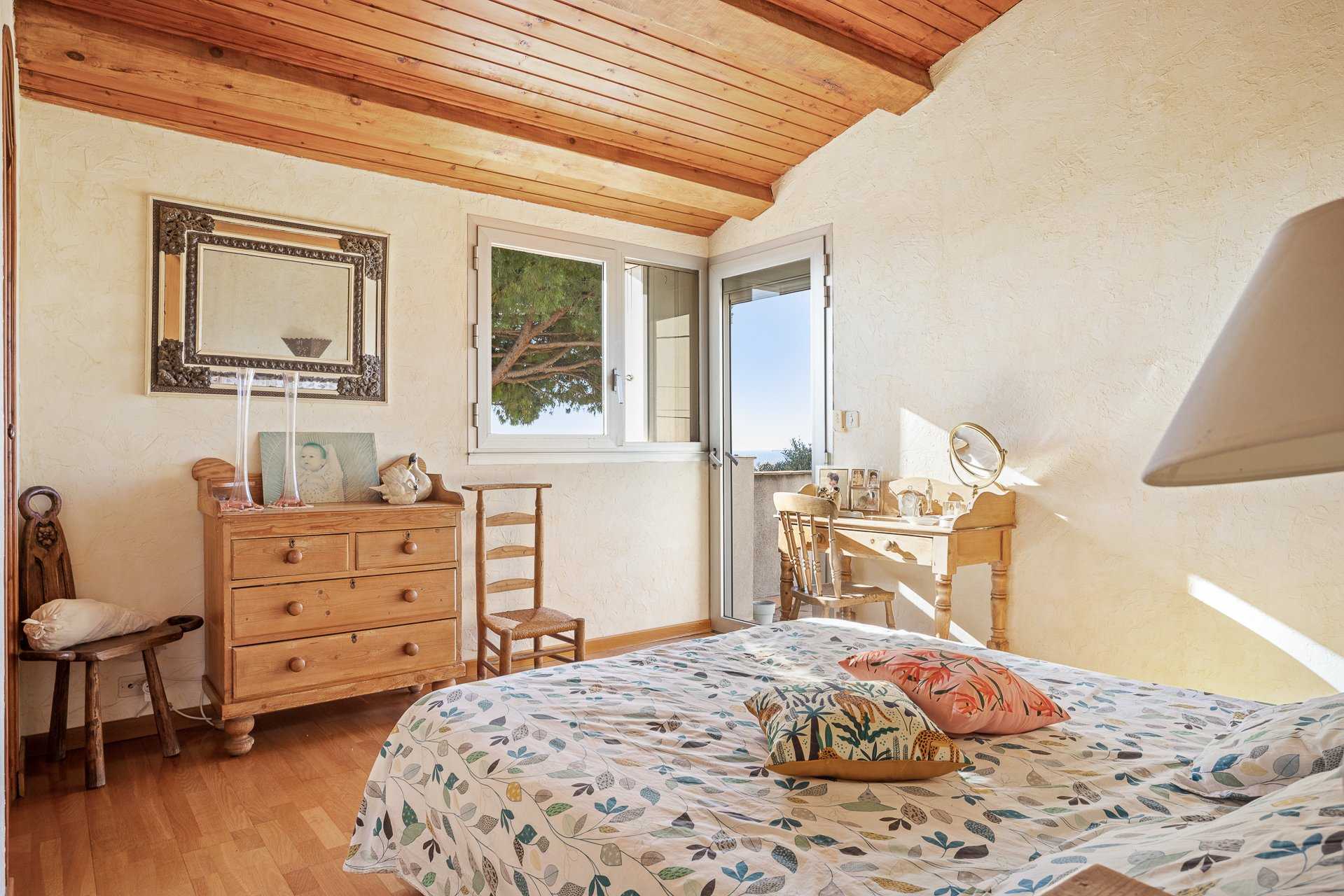 Talo sisään Vallauris, Provence-Alpes-Côte d'Azur 10192017
