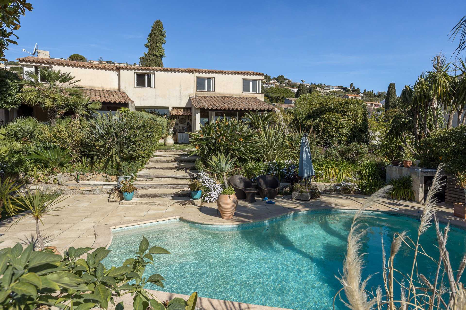 House in Golfe-Juan, Provence-Alpes-Cote d'Azur 10192017