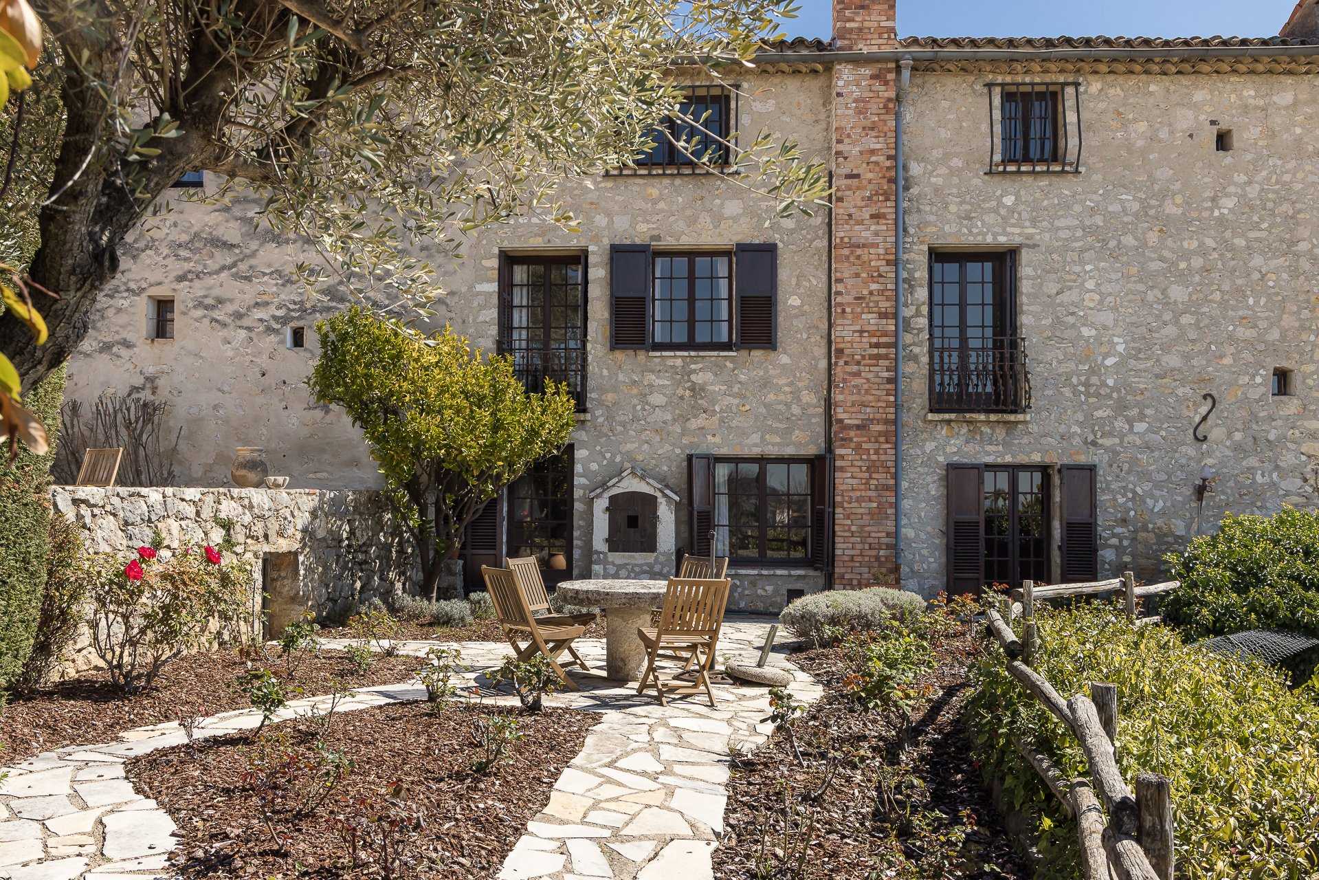 Hus i Chateauneuf-Grasse, Provence-Alpes-Cote d'Azur 10192323