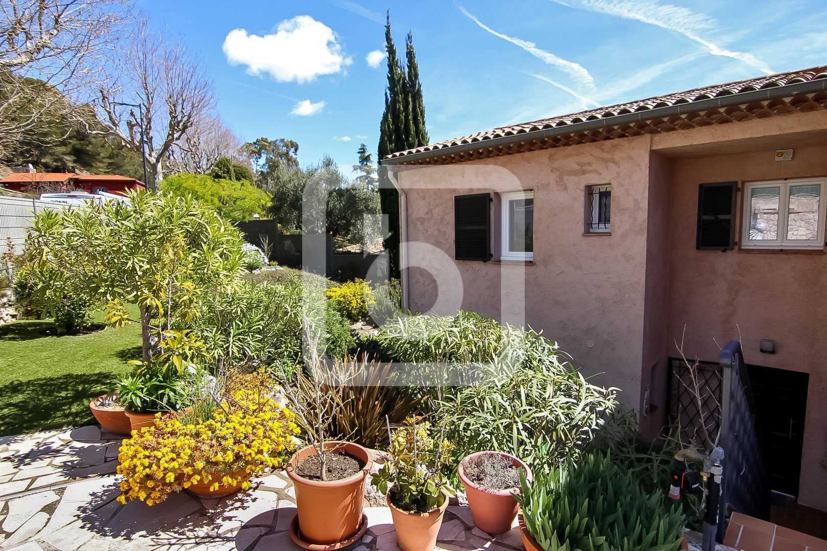 House in Eze, Provence-Alpes-Cote d'Azur 10192473