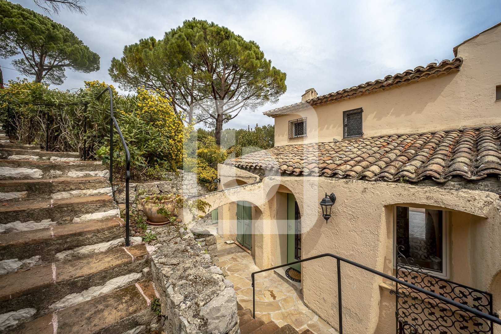 Talo sisään Mouans-Sartoux, Provence-Alpes-Cote d'Azur 10192500