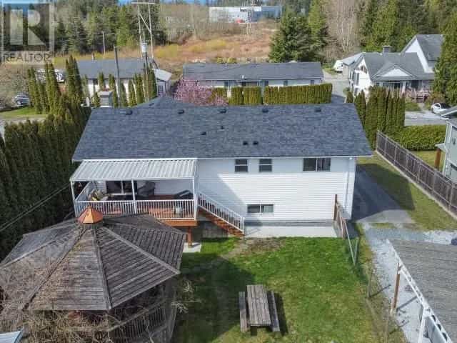 Talo sisään Powell River, British Columbia 10192786