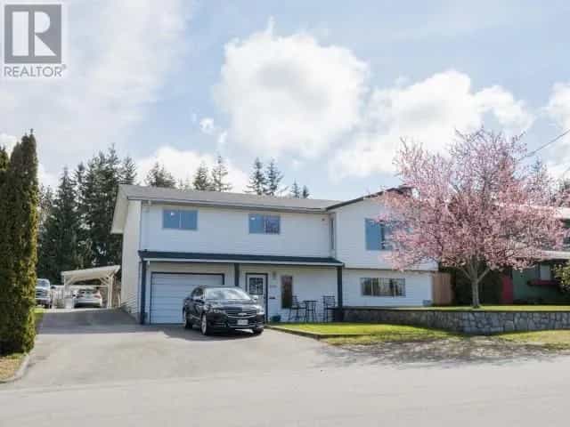 Talo sisään Powell River, British Columbia 10192786