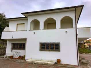 Rumah di Riparbella, Toskana 10192814