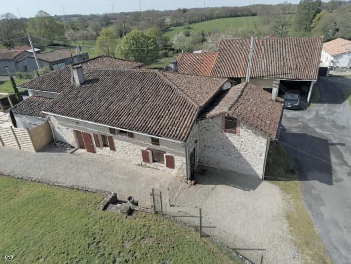 Будинок в Champagne-Mouton, Nouvelle-Aquitaine 10192839