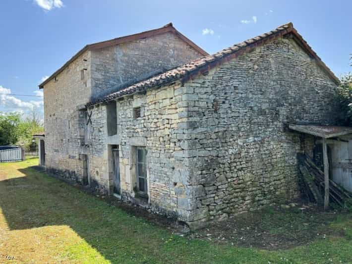 집 에 Verteuil-sur-Charente, Nouvelle-Aquitaine 10192862