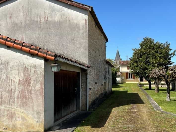 Hus i Verteuil-sur-Charente, Nouvelle-Aquitaine 10192862