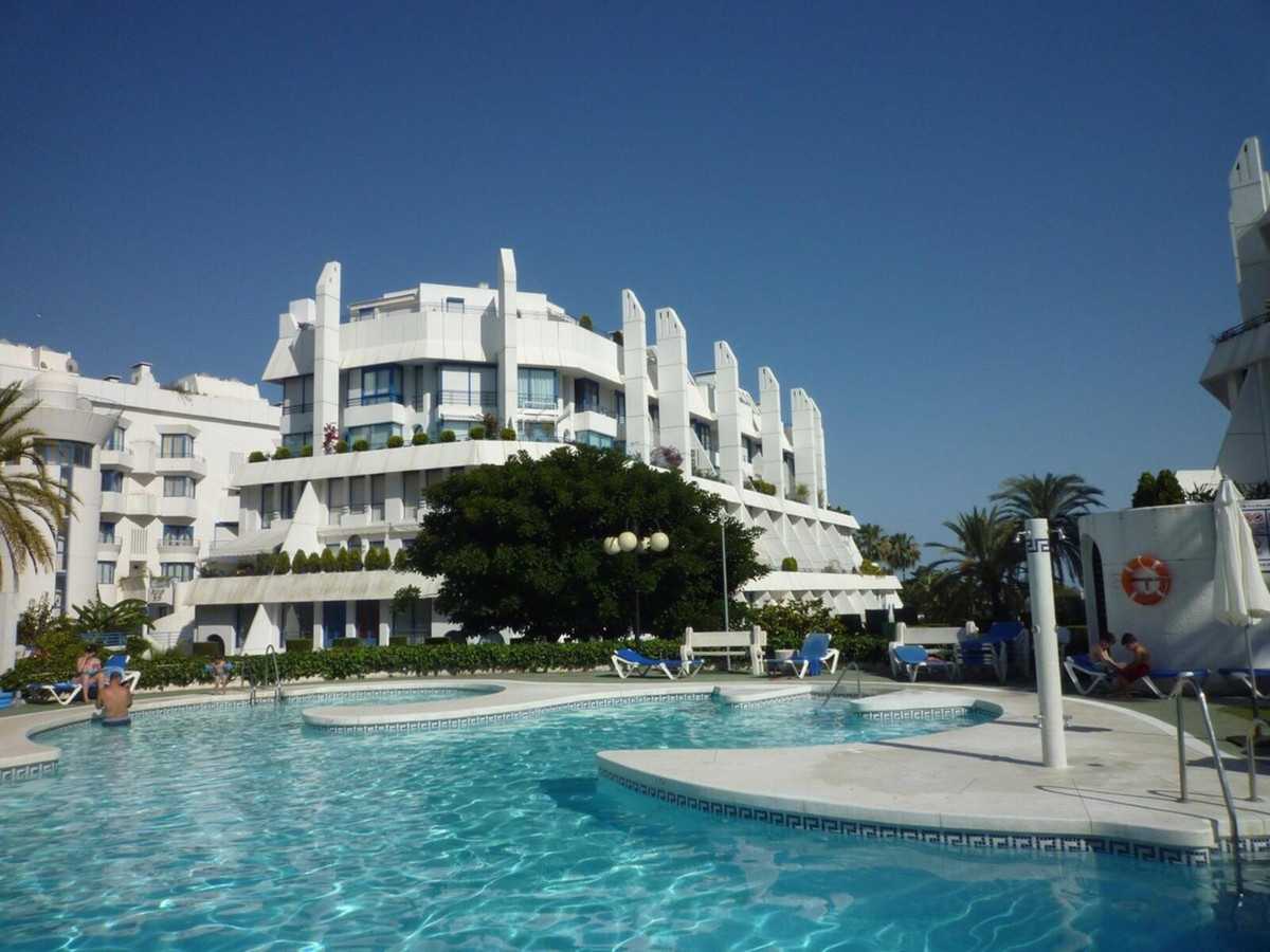 Condominium in Marbella, Andalusia 10193429