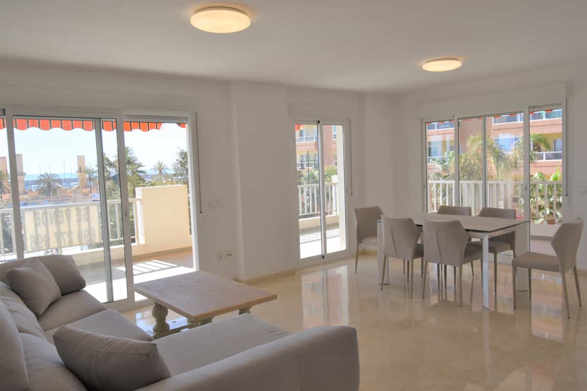 Condominium in Fuengirola, Andalucía 10194476