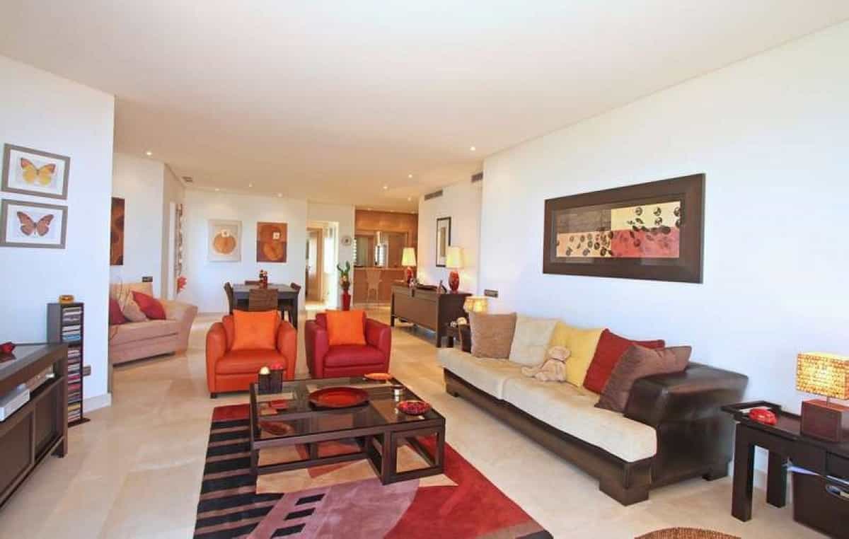 Condominium in Marbella, Andalusia 10194722