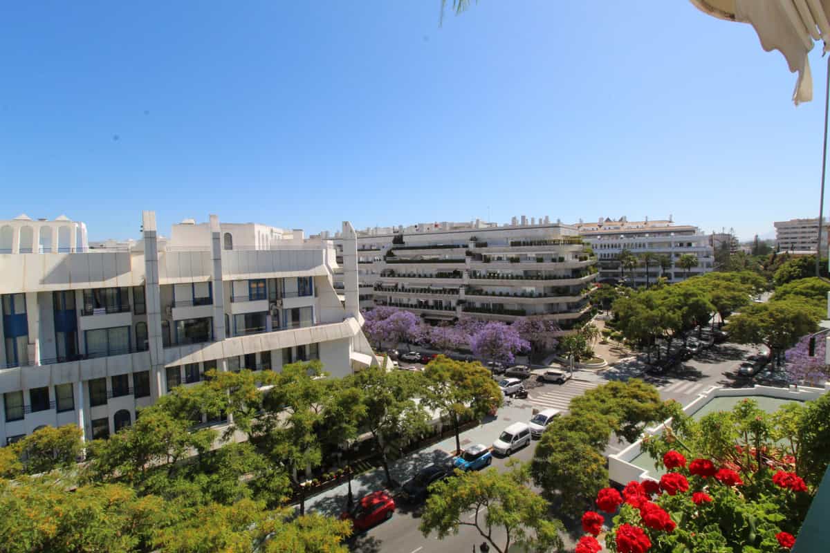 Condominium in Marbella, Andalusia 10194732