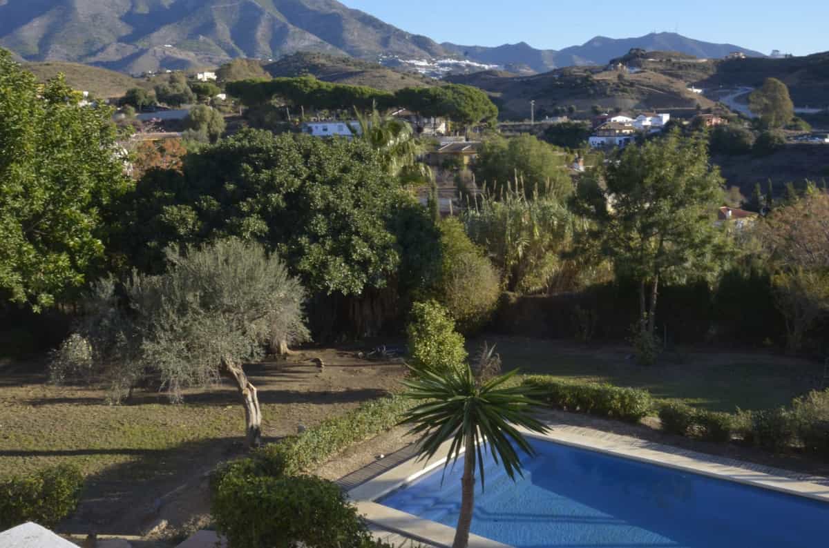 жилой дом в Las Lagunas de Mijas, Andalucía 10194920