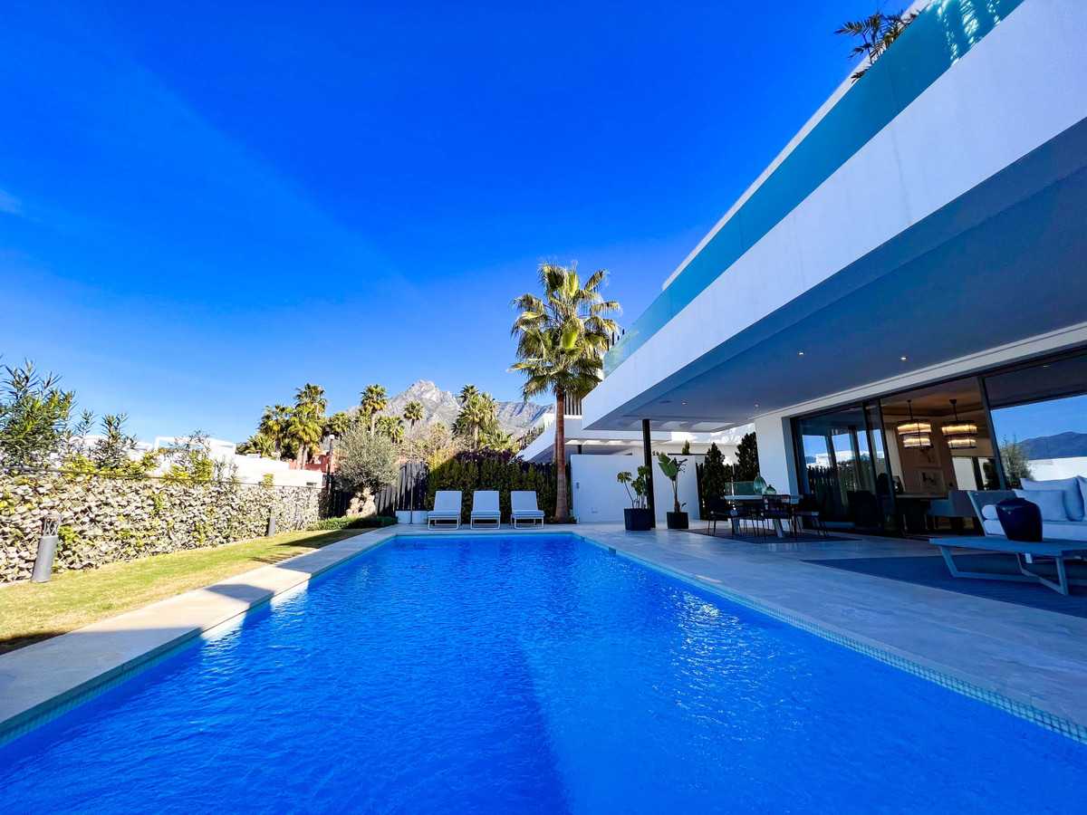 House in Marbella, Andalusia 10195220