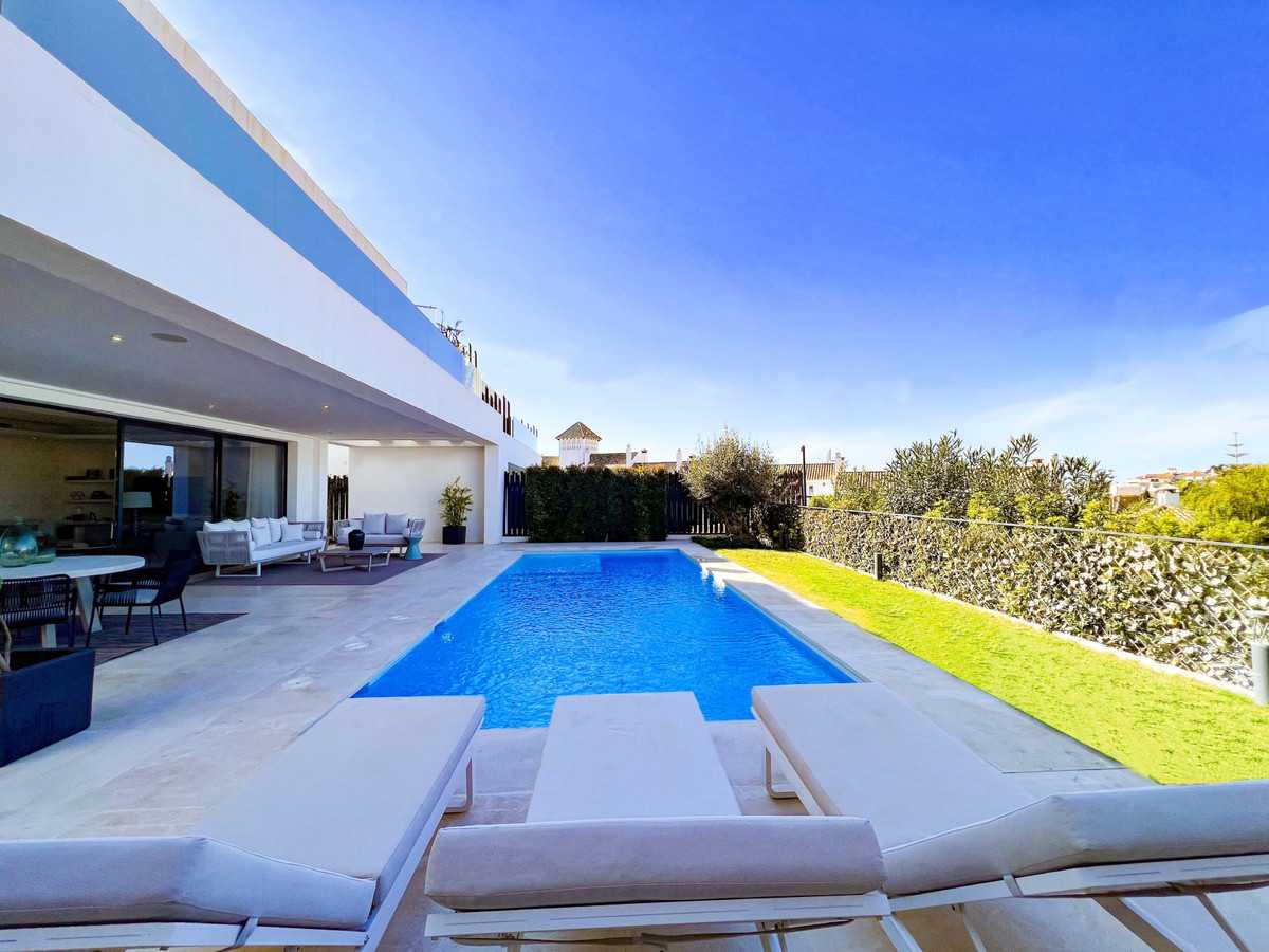House in Marbella, Andalusia 10195220
