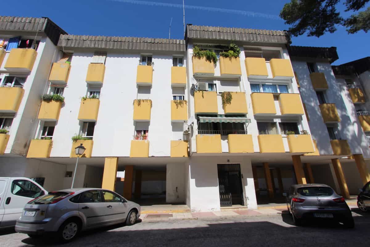 Condominium in Marbella, Andalusia 10195361