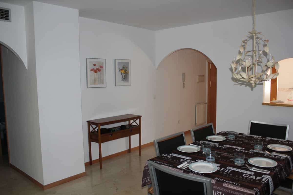 Condominium in San Pedro de Alcantara, Andalusia 10195895