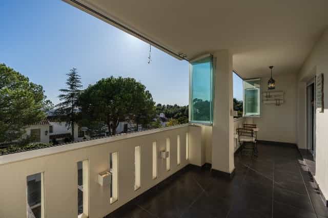 Condominium in Marbella, Andalusië 10195993