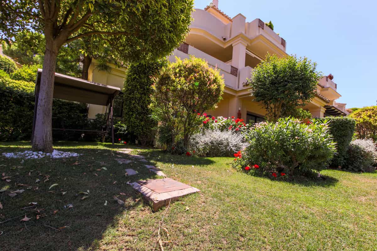 Condominium in Benahavís, Andalusia 10196021