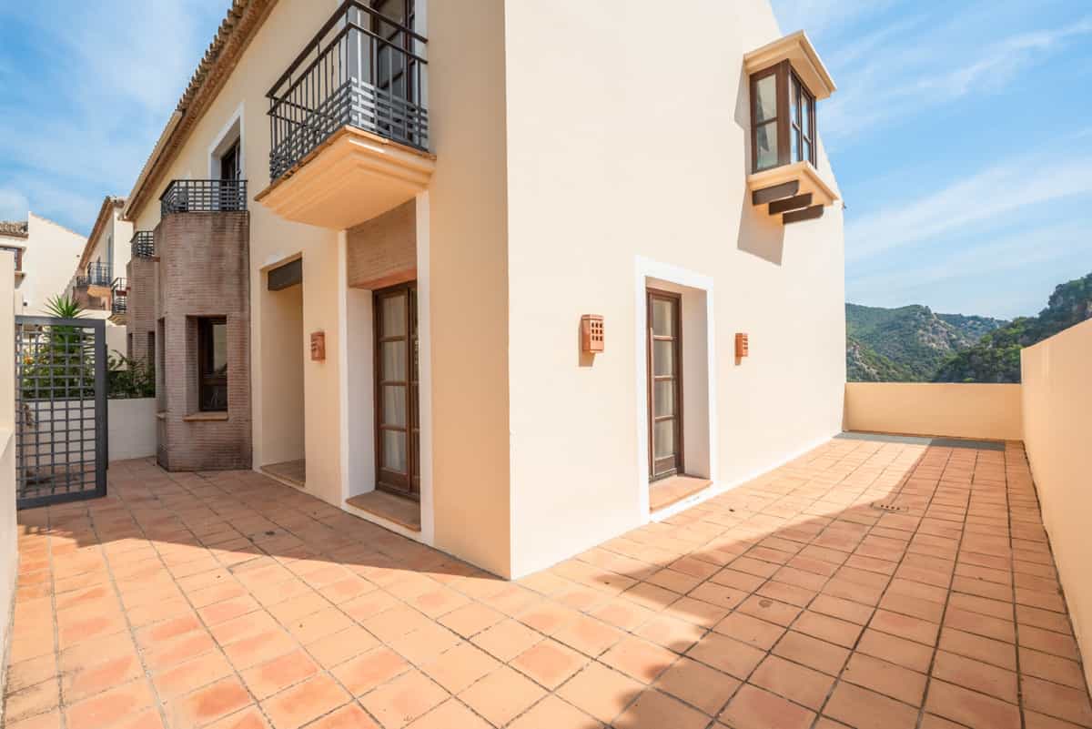 House in Benahavis, Andalusia 10196045