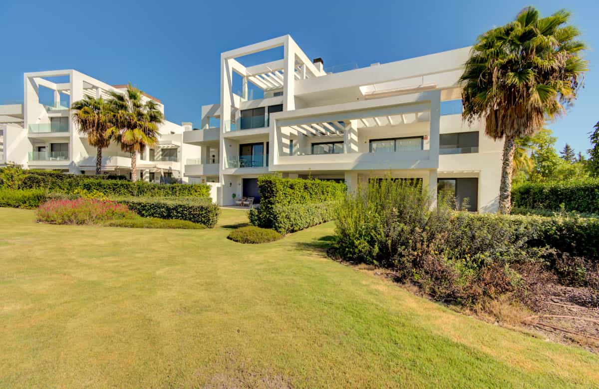 Condominium in Benahavis, Andalusië 10196057