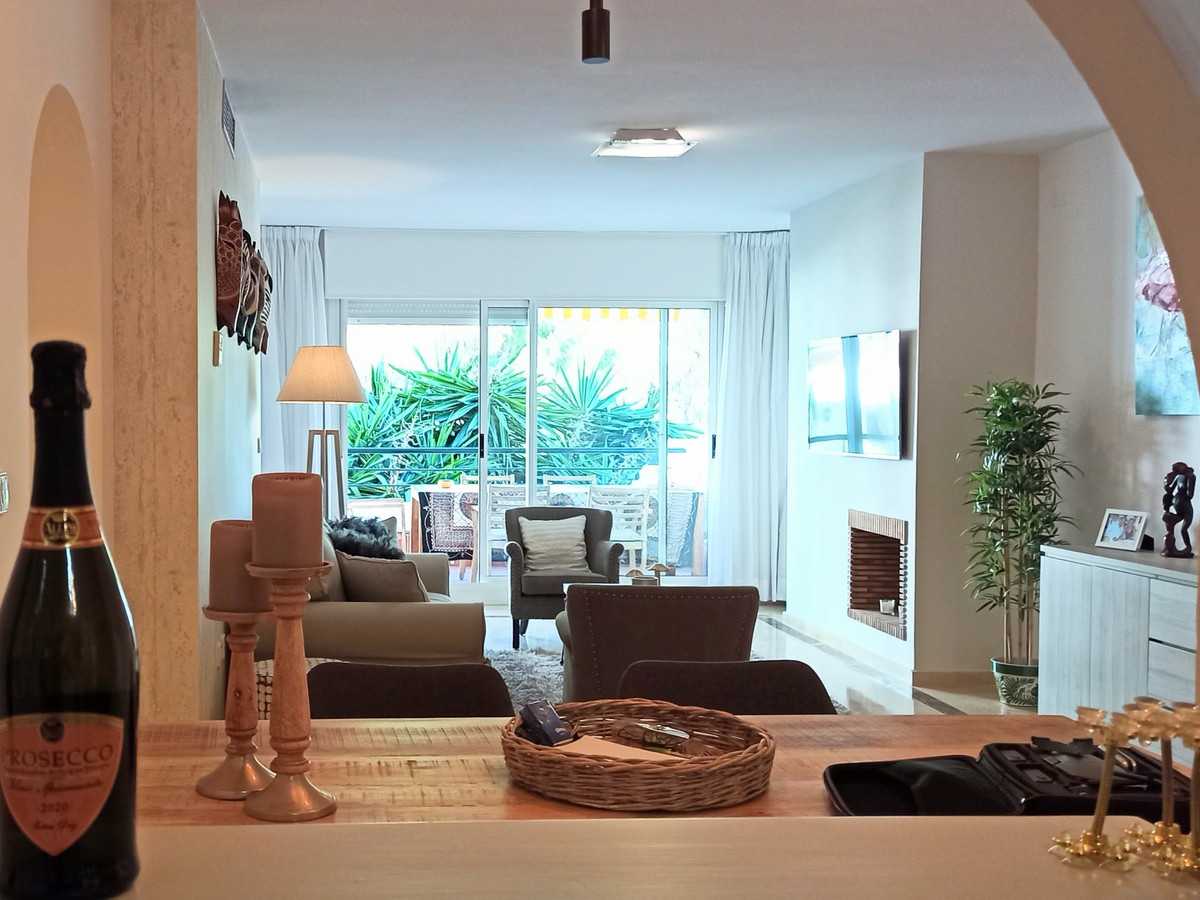 Condominium in San Pedro de Alcantara, Andalusia 10196128