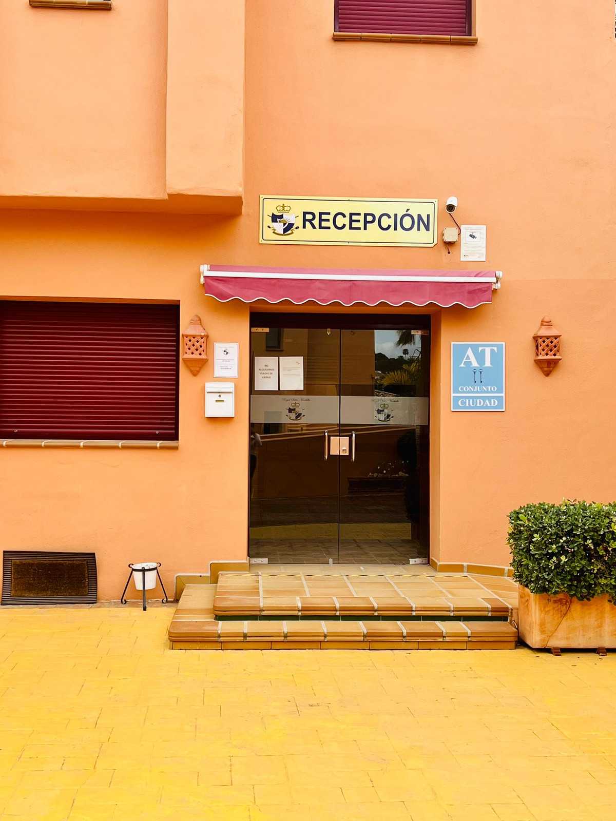 Condominium in El Paraíso, Andalusia 10196447