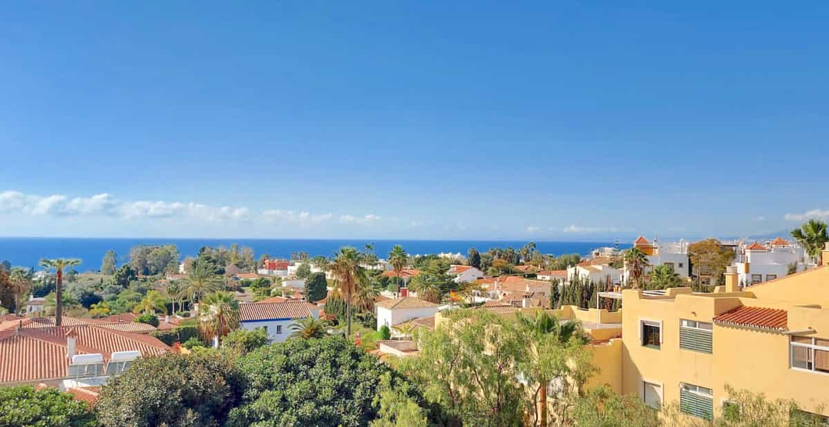 Condominium in Marbella, Andalusië 10196853